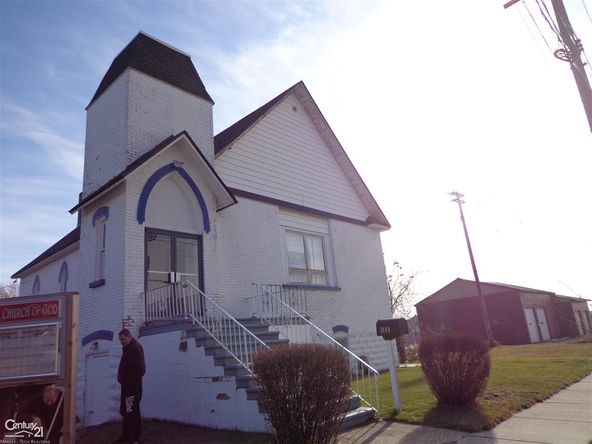 3404 24th St, Port Huron, MI 48060
